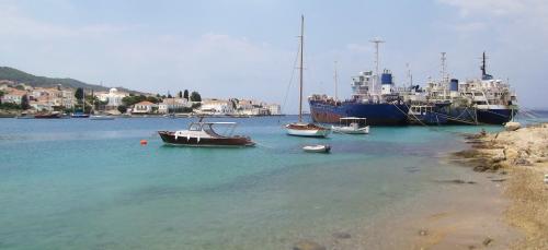 De KOILADHIA à SPETSAÏ