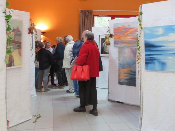 Au Salon d'Automne de Chamesson en 2024, 35 peintres ont présenté 165 tableaux, tous plus beaux les uns que les autres !