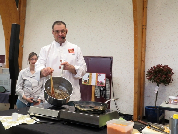 Arole Dupaty, chef du Sabot de Venus de Bure les Templiers a préparé une succulente recette au Salon Arts et Saveurs du Lions Club Châtillonnais