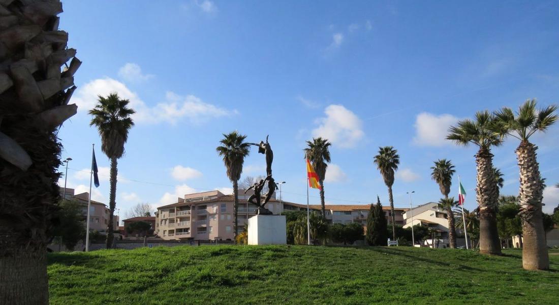 une statue à Antibes