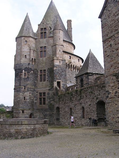 0230p-tour-sud-du-chateau-de-vitre_600x600_100kb.jpg