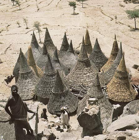 architecture Touareg   vs    architecture Camerounaise
