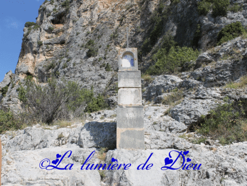 Moustiers Sainte Marie : La chapelle Notre-Dame de Beauvoir