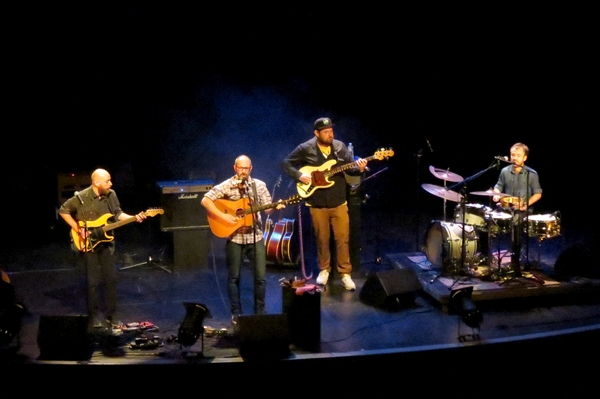  Thomas Schoeffler Jr Band a offert aux Châtillonnais un merveilleux et éblouissant concert de folk-blues ! 