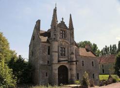 LES REMPARTS DE FONTAINE-ETOUPEFOUR (Calvados)