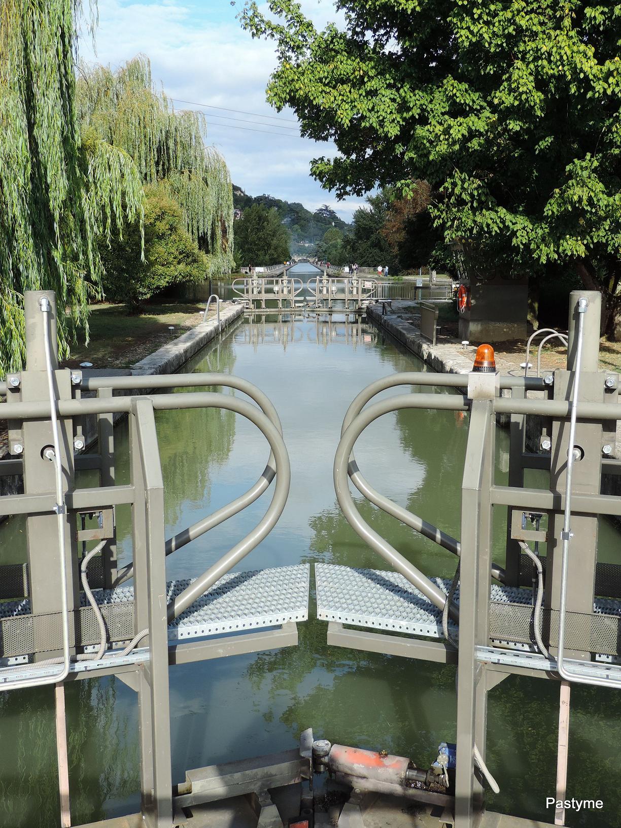 AGEN - le pont canal