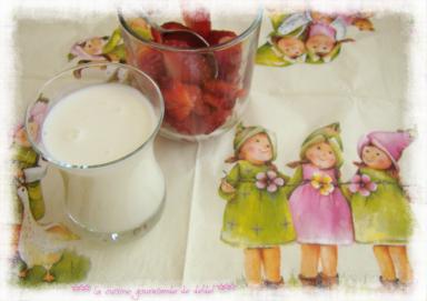 FRAISES,CRÈME LIQUIDE