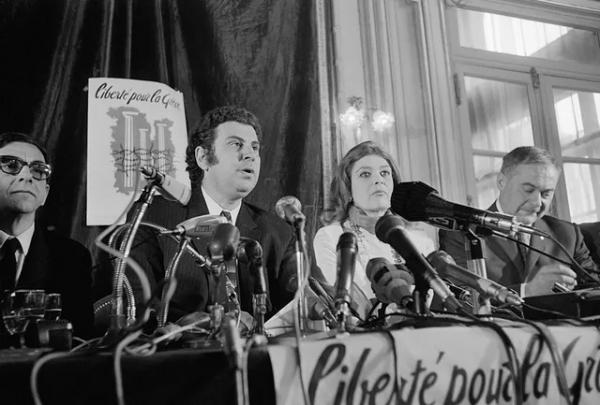 Mikis Theodorakis est mort *  Μίκης Θεοδωράκης «Έφυγε»