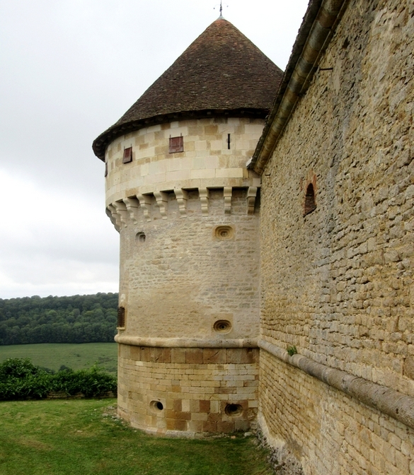 Le propriétaire du château de Blaisy Haut nous a fait découvrir la magnifique restauration d'un bâtiment historique qu'il a acquis en 1975
