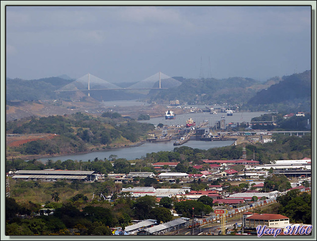 Blog de images-du-pays-des-ours : Images du Pays des Ours (et d'ailleurs ...), Les écluses de Miraflorès vues du Cerro Ancòn (Distance à vol d'oiseau: 7 km) - Ciudad de Panamà