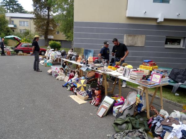Le vide-greniers 2014 de la Maison de la Charme