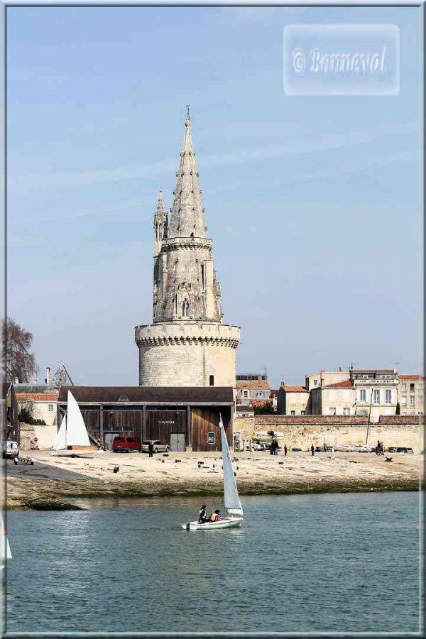 La Rochelle rue sur les Murs Esplanade Saint-Jean-d'Acre vues du Gabut