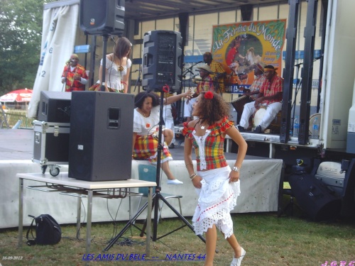 FOLKLORE  CHANT  ET  DANSE