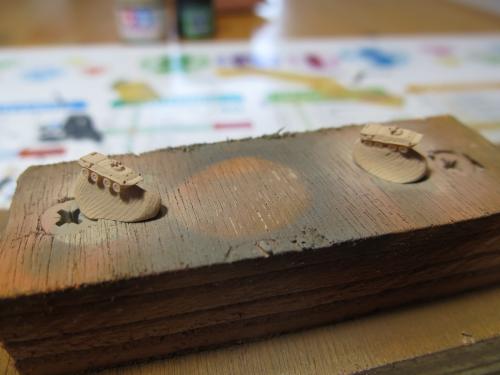 En images : la peinture des véhicules au 1/700