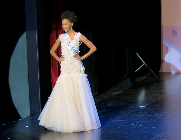 Présentation de Miss France et de ses dauphines par Sylvie Tellier