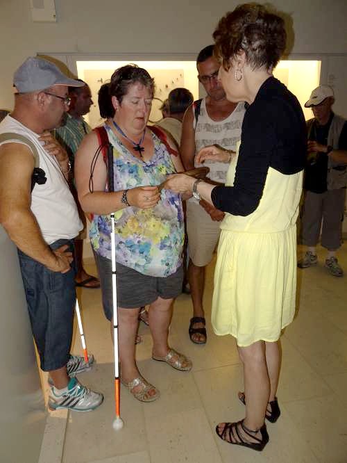Un groupe de malvoyants a visité le Musée du Pays Châtillonnais-Trésor de Vix...