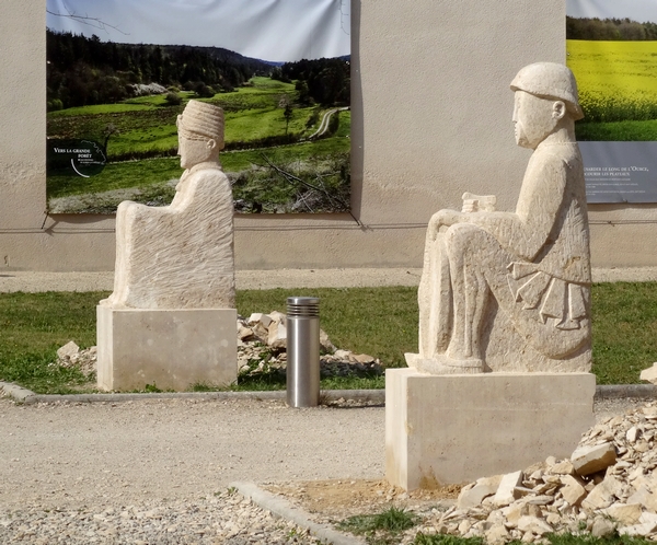 Eric de Laclos a terminé de sculpter les deux statues de Vix...