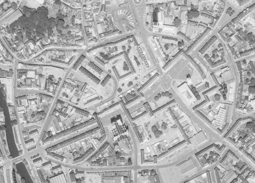 Abbeville - Centre-ville en 1986, vue d'ensemble (remonterletemps.ign.fr)