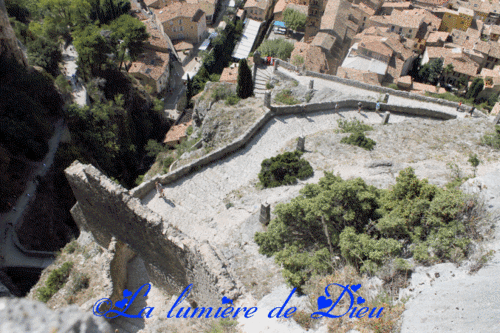 Moustiers Sainte Marie : La chapelle Notre-Dame de Beauvoir