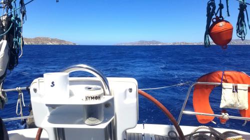 Le balcon posé sur la mer (12) entre Μύκονoς et Πάρος. Le balcon du Lundi de Pâque