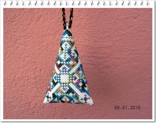 Biscornu N° 246