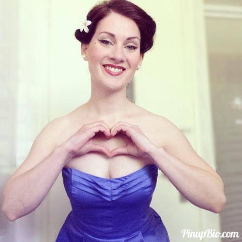 Pin up Bio