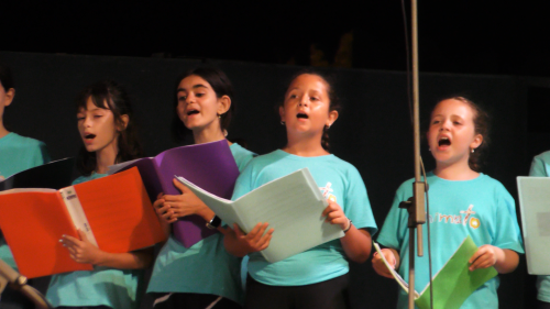 Le balcon posé sur la mer (43-1) à Λέσβος. Le balcon de la fête populaire