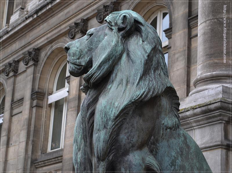Les lions de l'Hôtel de Ville de Paris