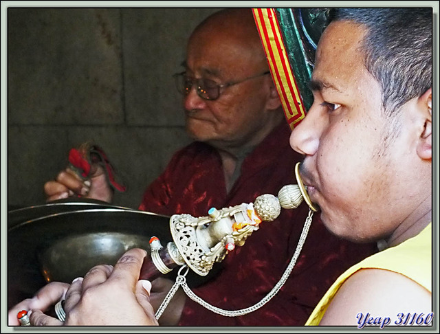 Blog de images-du-pays-des-ours : Images du Pays des Ours (et d'ailleurs ...), Cérémonie bouddhiste à Bodhnath - Katmandou - Népal