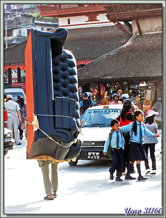 Blog de images-du-pays-des-ours : Images du Pays des Ours (et d'ailleurs ...), Canapé flashy - Durbar Square - Katmandou - Népal