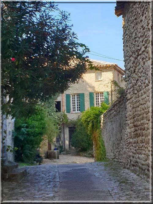 1010 - Vaison-la-Romaine dans le Vaucluse (84)
