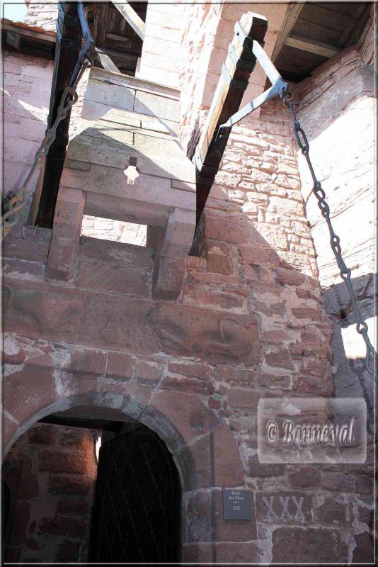 Alsace Haut-Koenigsbourg bretèche pont-levis logis Petit Lexique