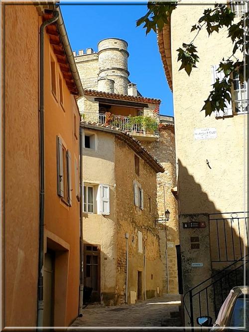 1011 - Le Barroux dans le Vaucluse (84)