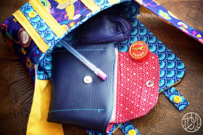 Un mini sac à main besace...