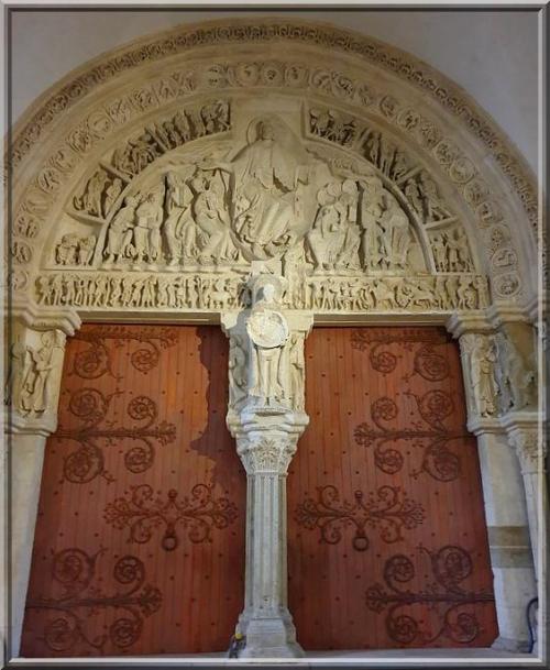 1034 - Vézelay sous la pluie,  dans l’Yonne (89)  Suite Art.1033