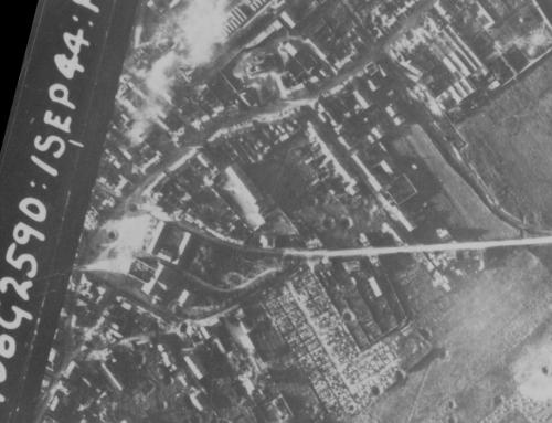 Le Portel - Centre-ville en 1944, l'église et le centre en ruine (remonterletemps.ign.fr)