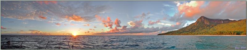 Ce double périple Seychellois, croisière et séjour individuel, se termine par ce somptueux coucher de soleil à Silhouette, suivi d'un bon mal de mer qui m'a perturbé jusqu'à mon propre coucher 