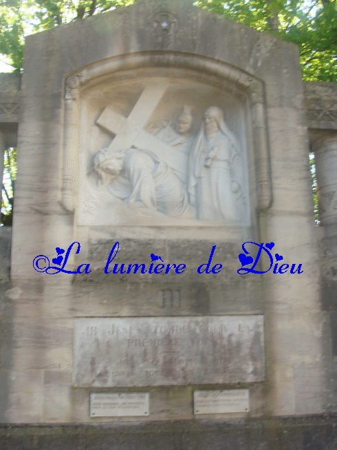 Lisieux : Le chemin de croix et les tombes des parents de Sainte Thérèse