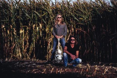 VANDENBERG'S MOONKINGS - "Burning Heart" (Lyric vidéo)