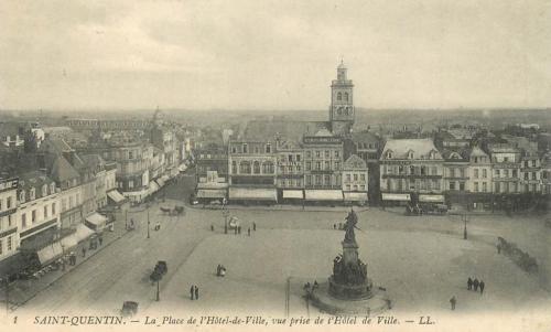 SAINT QUENTIN - Place de l'Hotel de Ville, vue prise de l'Hôtel de Ville