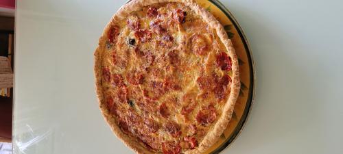 Tarte salée courgette, poulet, tomate et olives : une merveille simple