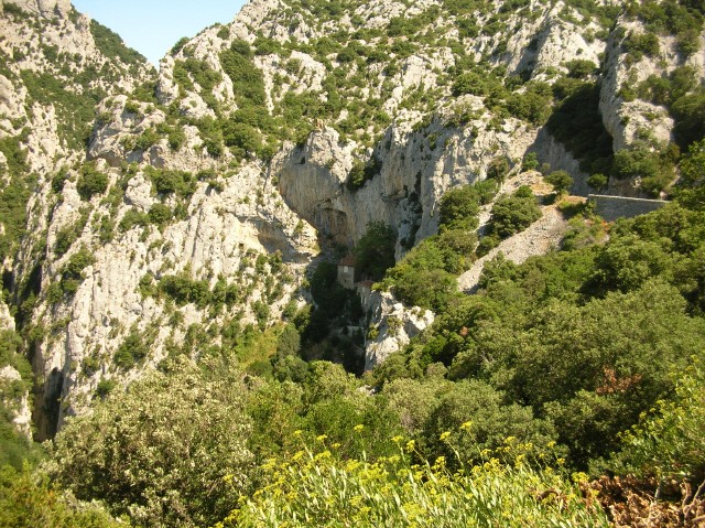 Saint-Paul de Fenouillet : L'ermitage Saint-Antoine de Galamus