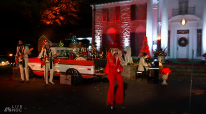 Lainey Wilson - “Santa Claus Is Back In Town” (Live from NBC's Christmas At Graceland)