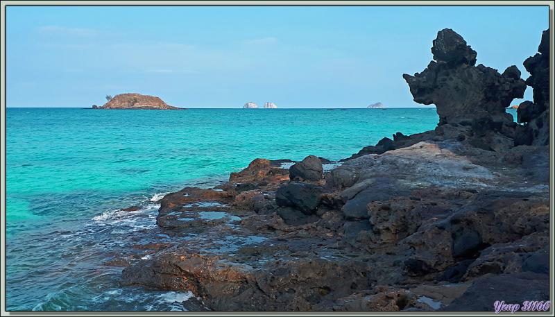 Pour aujourdh'ui la plongée est terminée, demain ce sera vers les Rochers des Frères qu'on aperçoit au large - Tsarabanjina - Mitsio - Madagascar