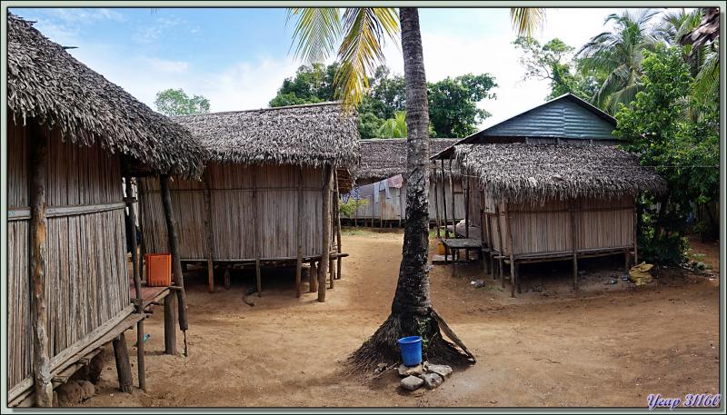 Dans les paisibles ruelles d'Antanabe (ou Antanambe) - Nosy Sakatia - Madagascar