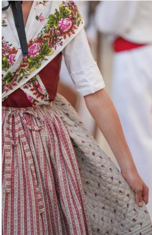 Biennale de la jupe piquée à Brignoles