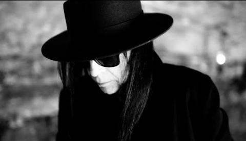 MICK MARS - "Undone" Clip