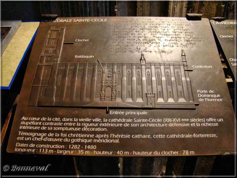 La Cathédrale Sainte-Cécile plan extérieur de la cathédrale