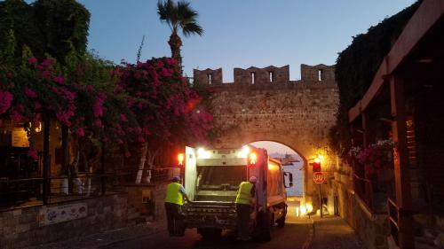La lumière de l'aurore à Rhodes