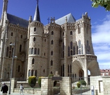 le palais épiscopal de Gaudi